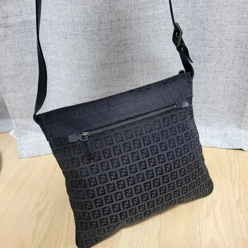 [SOLD OUT] (정품)펜디 쥬카 메신저백 크로스백