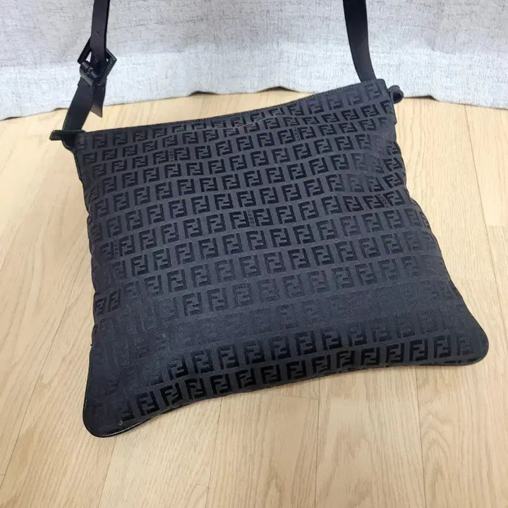 [SOLD OUT] (정품)펜디 쥬카 메신저백 크로스백