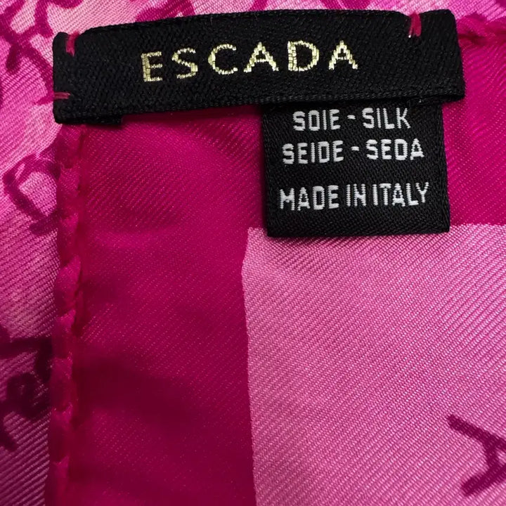 [BUNJANG] ESCADA Pink Heart Silk Scarf / ESCADA Pink Heart Love 에스카다 핑크 실크 스카프