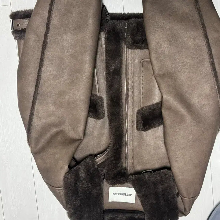 [BUNJANG] After Hours Faux Shearling Jacket / 애프터아워즈 무스탕