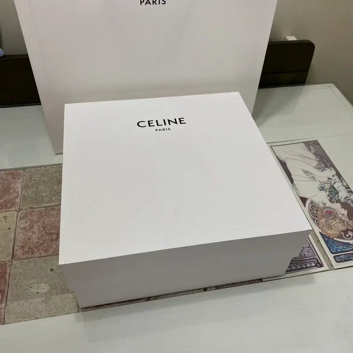 [BUNJANG] Celine Box and Shopping Bag / 셀린느 가방 박스(31x31x12.5) + 쇼핑백