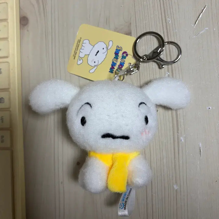 [BUNJANG] Crayon Shin-chan White Dog Plush Keychain / 미사용 정품) 짱구는 못말려 노란 목도리 흰둥이 봉제인형 키링