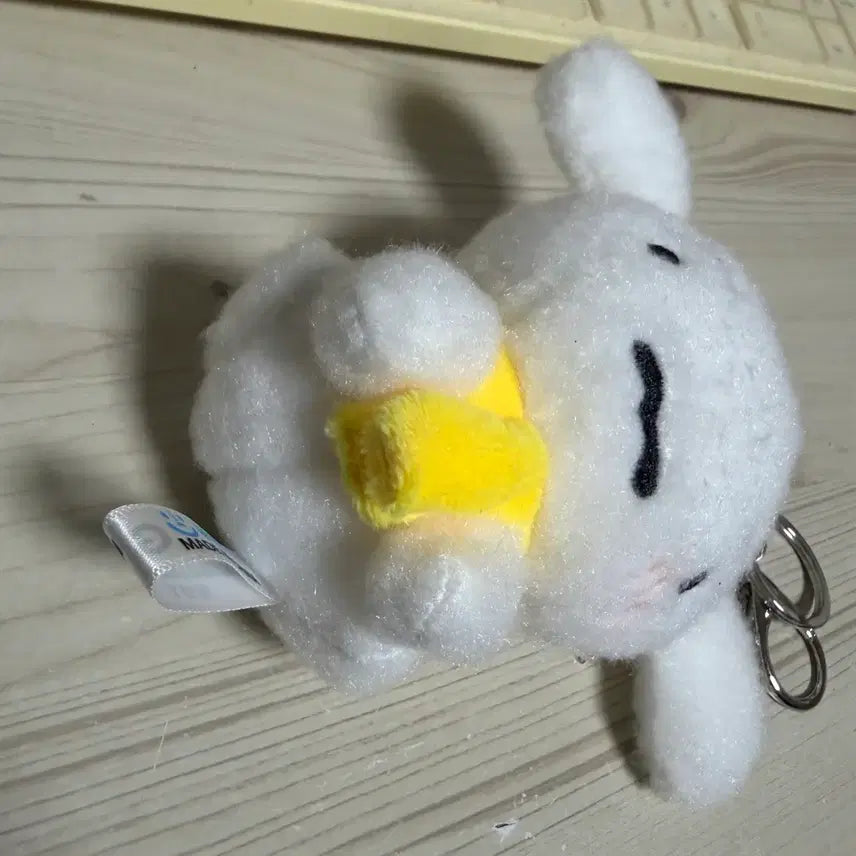 [BUNJANG] Crayon Shin-chan White Dog Plush Keychain / 미사용 정품) 짱구는 못말려 노란 목도리 흰둥이 봉제인형 키링