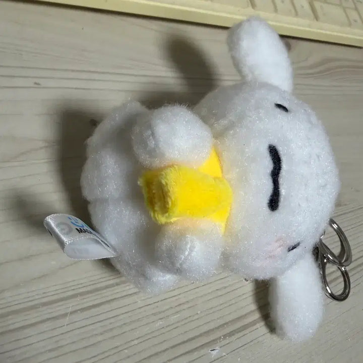 [BUNJANG] Crayon Shin-chan White Dog Plush Keychain / 미사용 정품) 짱구는 못말려 노란 목도리 흰둥이 봉제인형 키링