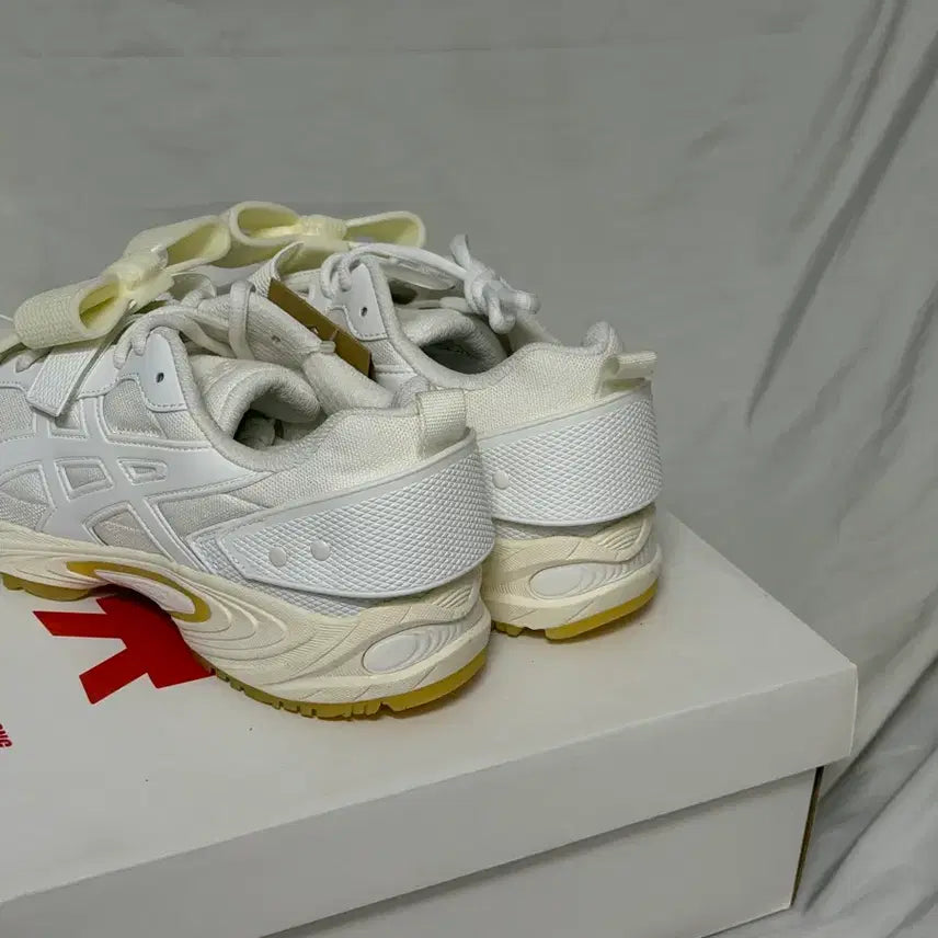 [BUNJANG] Asics Gel-MC White Sneakers / 슈슈통 아식스 젤 엠화이트