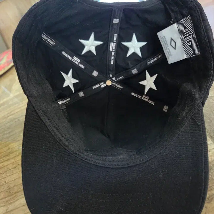 [SOLD OUT] 스테레오 바이널스 별 자수 블랙 볼캡