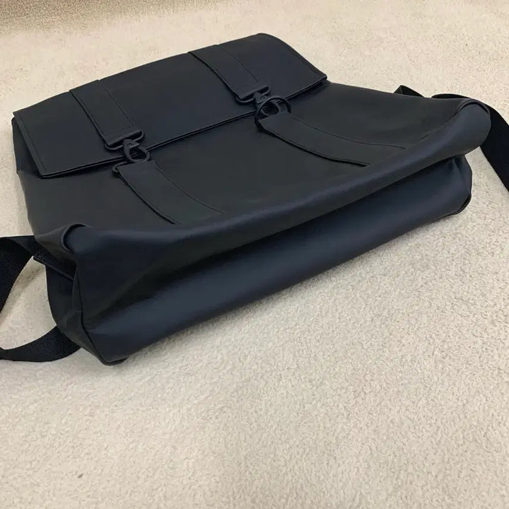 [BUNJANG] Rains MSN Backpack (Black) Waterproof Backpack / 레인스 Rains MSN 백팩(블랙) 방수백팩 직장인백팩 가방