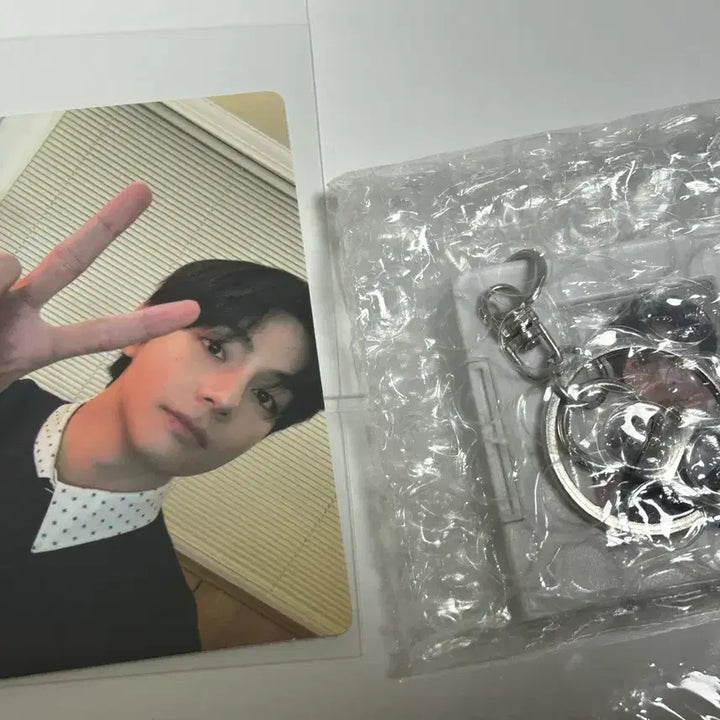 [BUNJANG] BTS V Arirang Weverse POB Photocard + Keyring Set / 방탄 아리랑 위버스 특전 뷔 태형 포토카드 + 키링 세트
