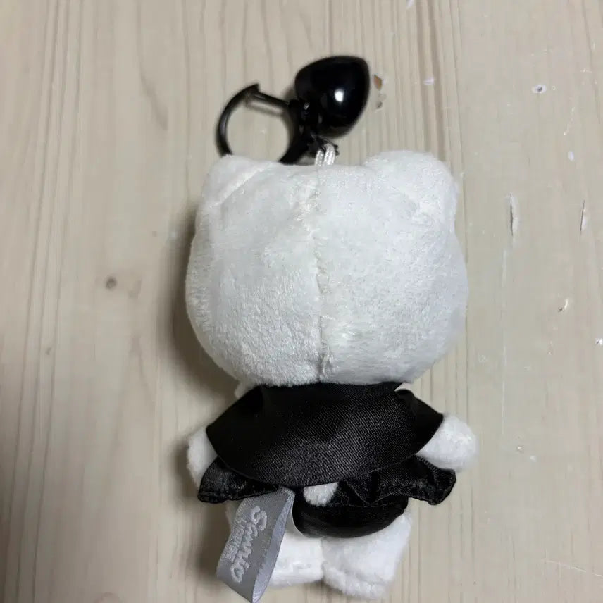 [BUNJANG] Sanrio Hello Kitty Black Heart 8cm Keyring / 미사용 정품) 산리오 헬로키티 블랙하트 8cm 인형 키링