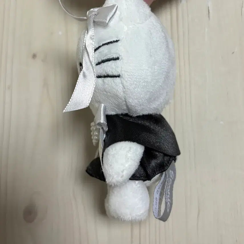 [BUNJANG] Sanrio Hello Kitty Black Heart 8cm Keyring / 미사용 정품) 산리오 헬로키티 블랙하트 8cm 인형 키링