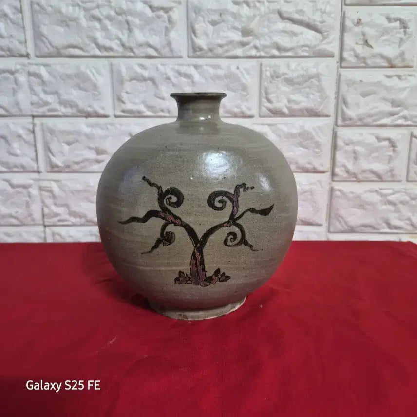 [BUNJANG] Buncheong Iron-Painted Flattened Vase / 분청 철화문 편병