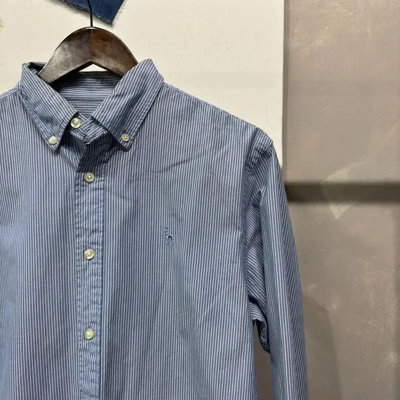 [BUNJANG] Hazzys Casual Embroidered Stripe Shirt / (100) 헤지스 캐주얼 자수 스트라이프 셔츠 남방