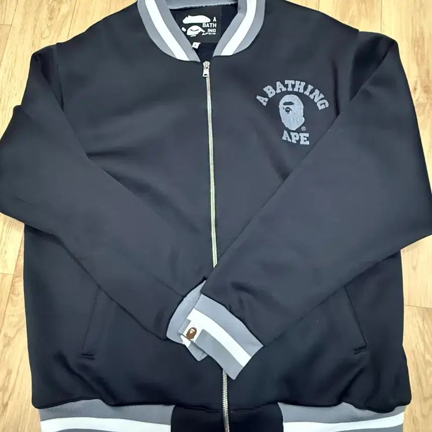 [SOLD OUT] 베이프 블랙 트랙 자켓 L