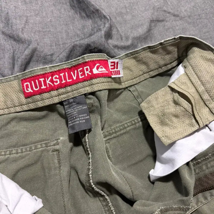 [BUNJANG] Quicksilver Cargo Shorts Size 31 / Quicksilver Cargo Shorts Sz 31