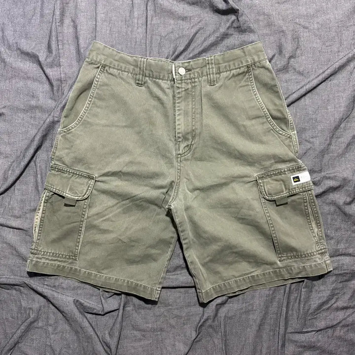 [BUNJANG] Quicksilver Cargo Shorts Size 31 / Quicksilver Cargo Shorts Sz 31