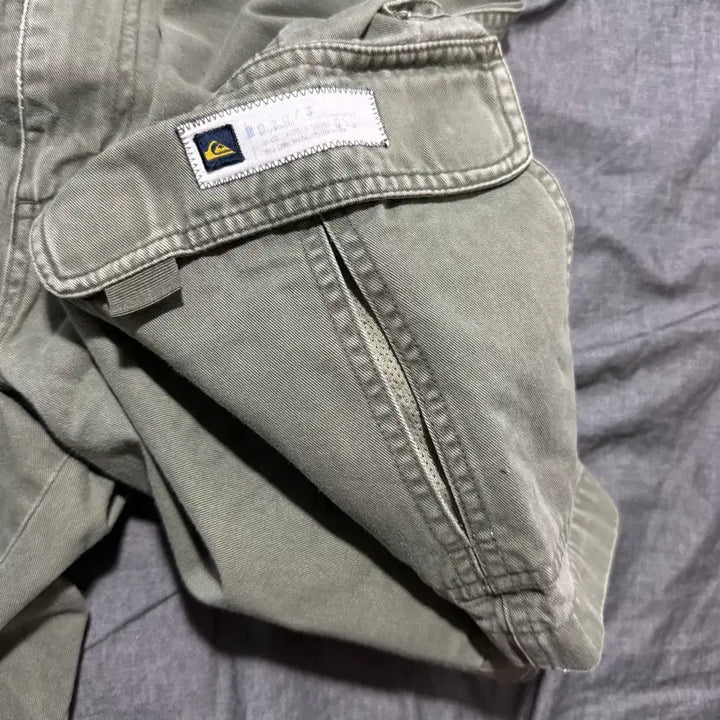 [BUNJANG] Quicksilver Cargo Shorts Size 31 / Quicksilver Cargo Shorts Sz 31