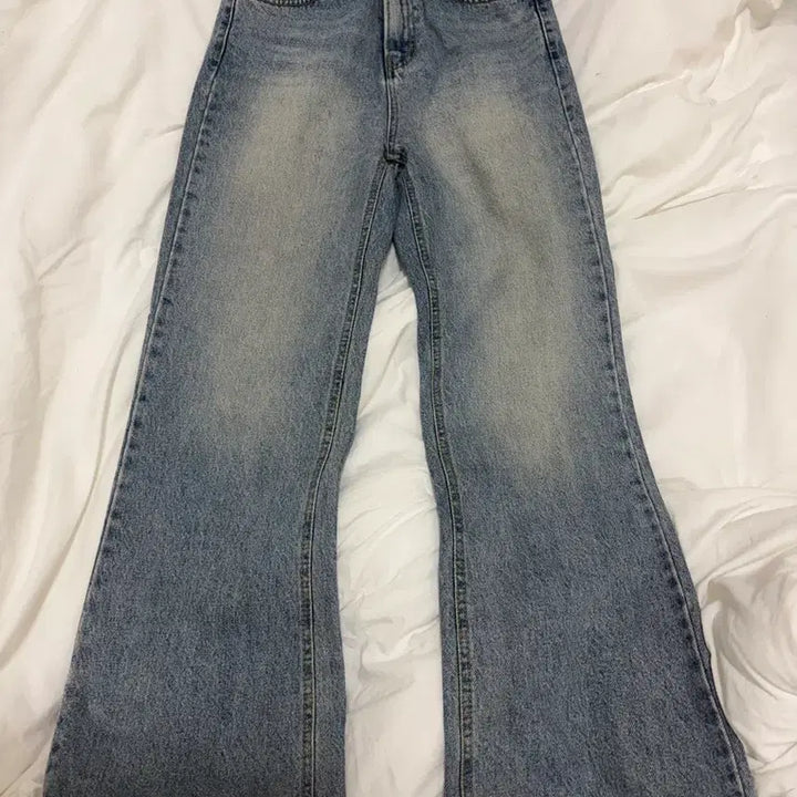 [BUNJANG] Three Quarter Mid-Wash Denim Jeans / 쓰리쿼터 와이드 봄 중청 데님