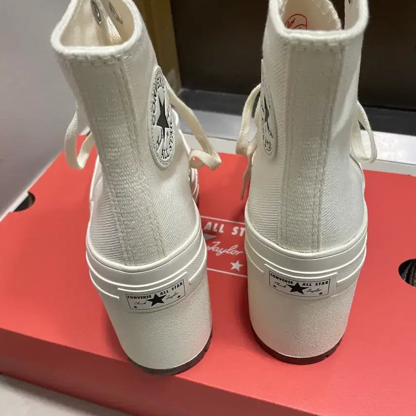 [SOLD OUT] 컨버스 여성용 척 70 디럭스 힐 하이 (235) 에그렛