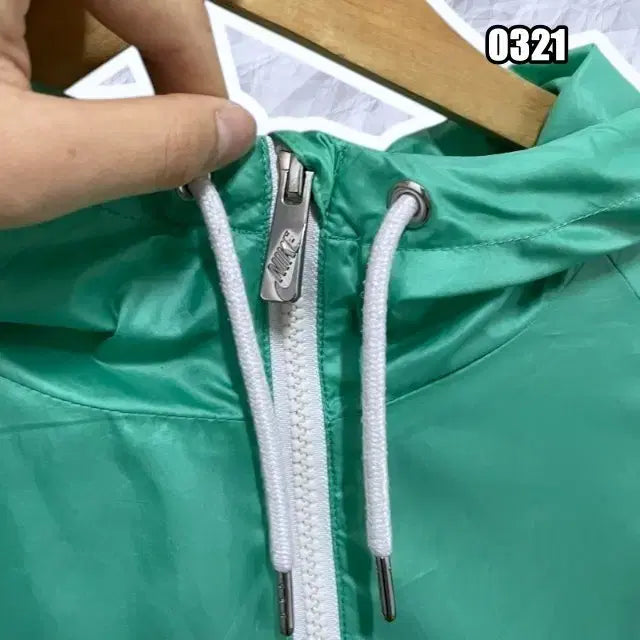 [BUNJANG] Nike Windrunner Hooded Windbreaker Jacket / L 나이키 윈드런너 후드 바람막이 자켓