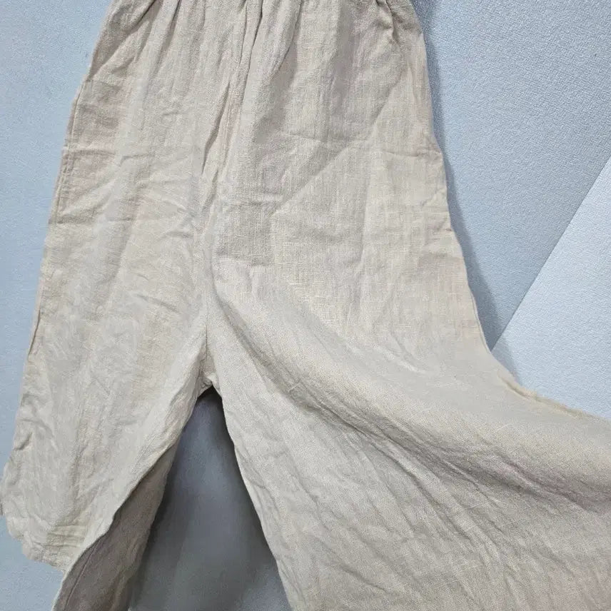 [BUNJANG] Linen V-neck Sleeveless Jumpsuit / 린넨 브이넥 민소매 와이더 점퍼슈트 55~66