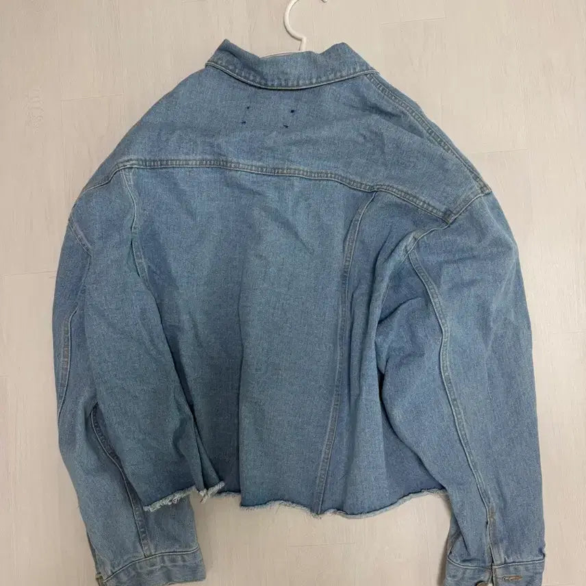 [BUNJANG] Denim Jacket with Cutting Detail / 청자켓 데님 자켓 컷팅 디테일
