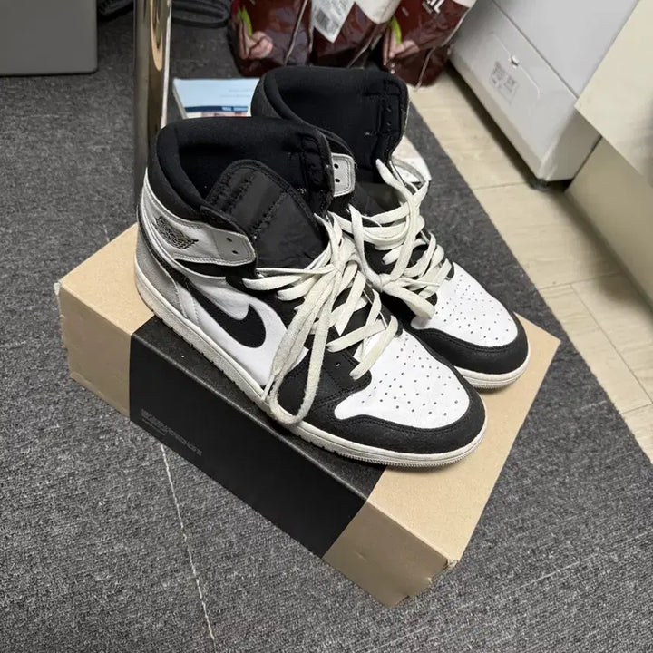 [BUNJANG] Nike Jordan 1 OG Bleached Coral Sneakers / 조던1 OG 블리치드 코랄 290