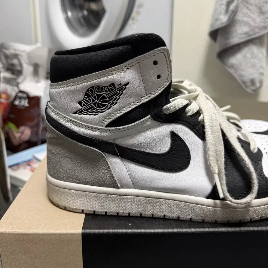 [BUNJANG] Nike Jordan 1 OG Bleached Coral Sneakers / 조던1 OG 블리치드 코랄 290