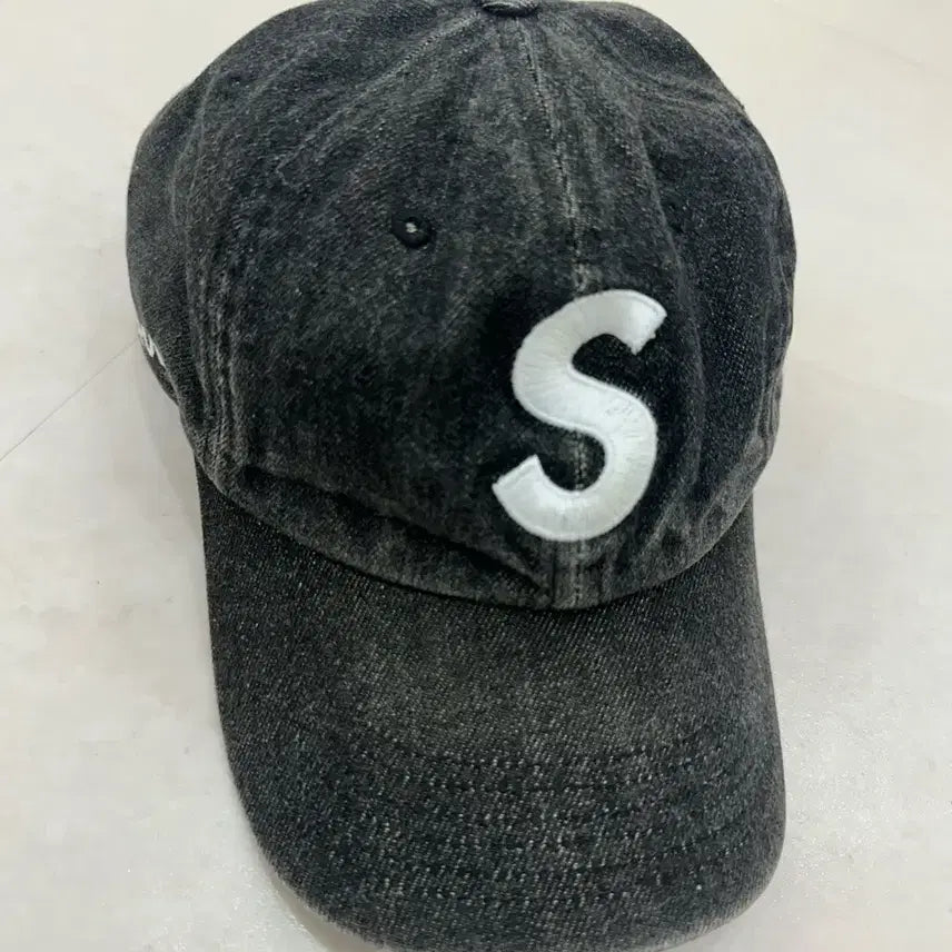[BUNJANG] Supreme Kevlar Denim S Logo 6-Panel Cap / 슈프림 케블라 데님 S 로고 6-패널 캡 블랙 - 22SS