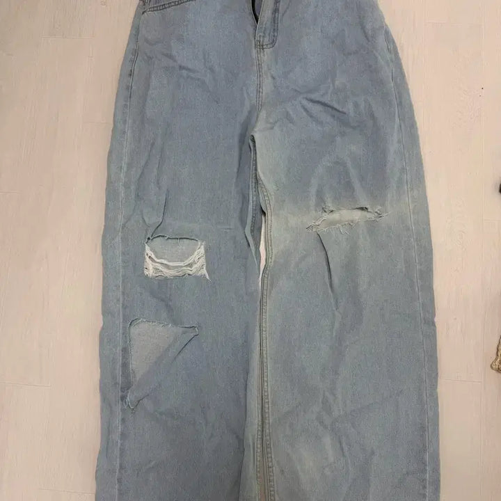 [BUNJANG] Light Wash Ripped Denim Jeans / 찢어진 청바지 연청 데님 팬츠