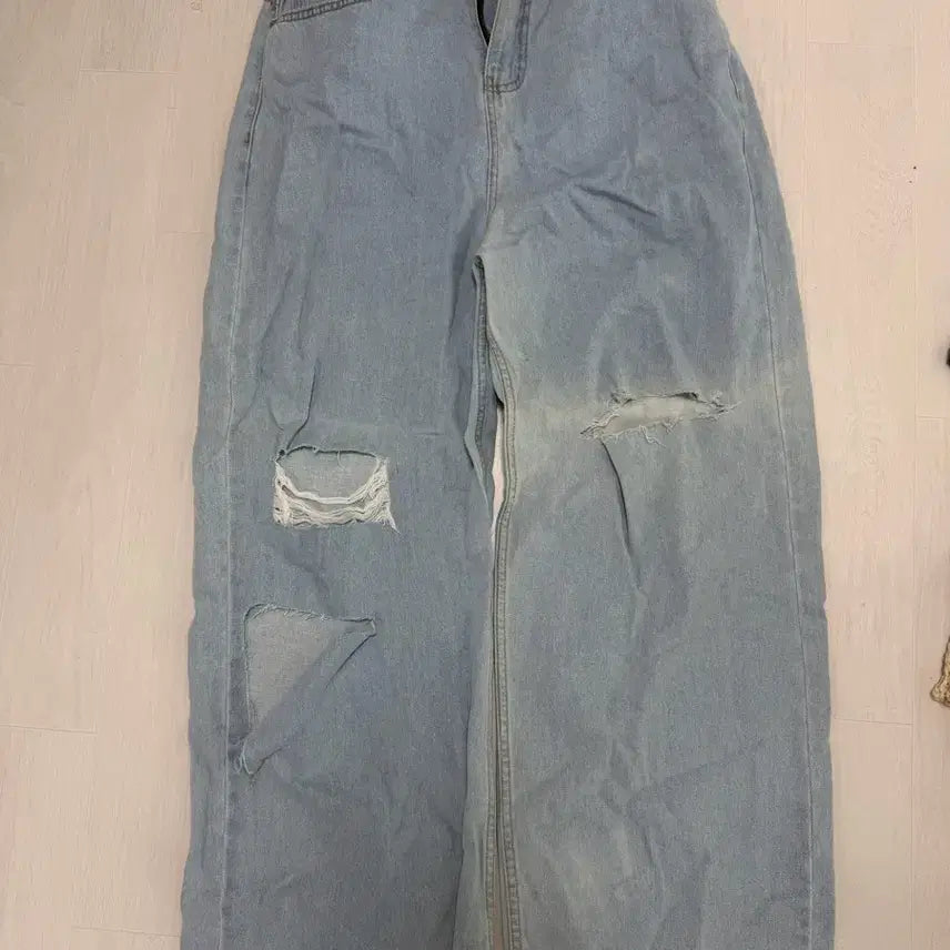 [BUNJANG] Light Wash Ripped Denim Jeans / 찢어진 청바지 연청 데님 팬츠