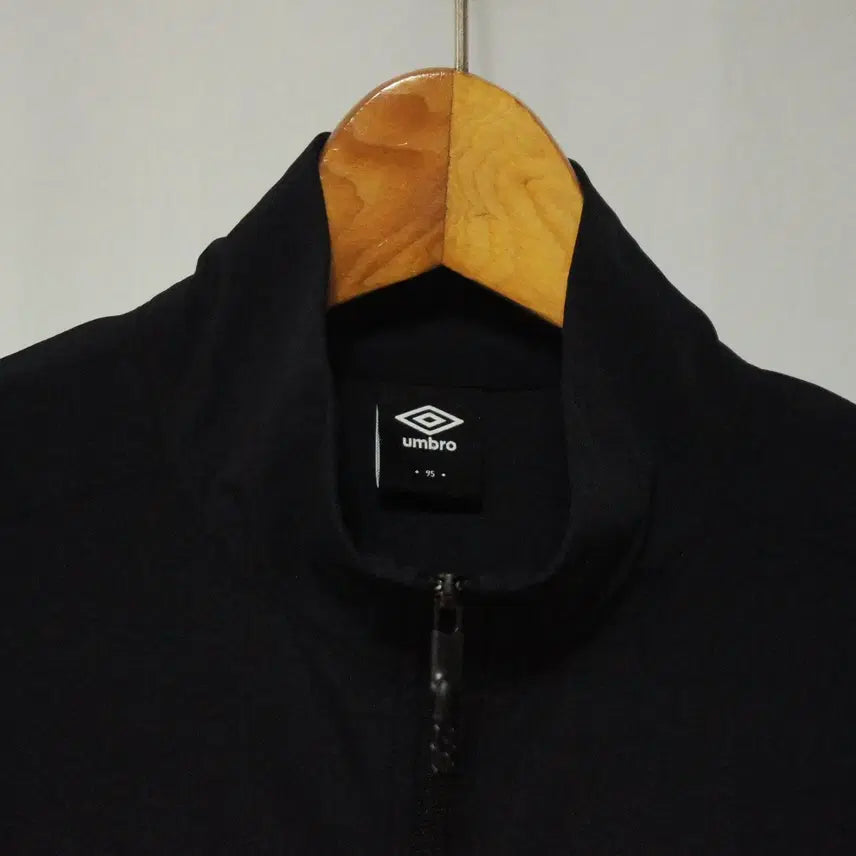 [BUNJANG] Umbro Black Training Jacket (Men&