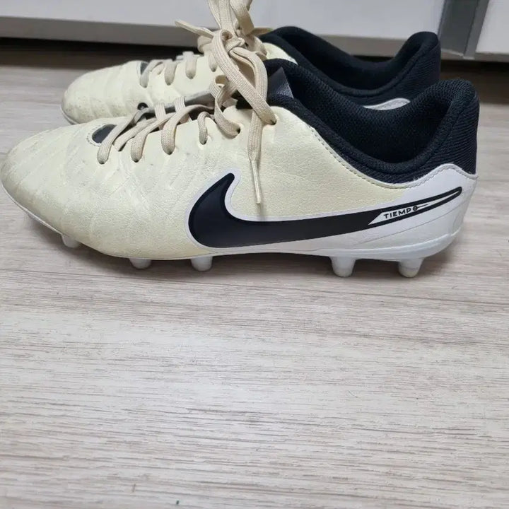 [BUNJANG] Nike Tiempo Ivory Football Boots 240 / 나이키 티엠포 축구화 아이보리색240