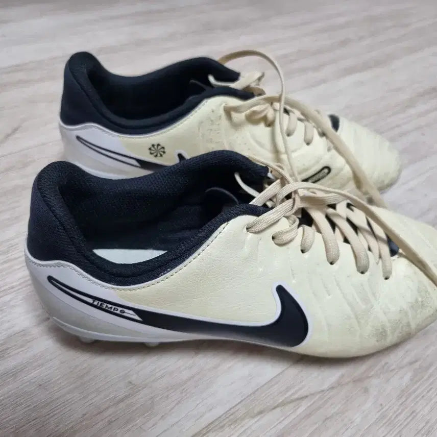 [BUNJANG] Nike Tiempo Ivory Football Boots 240 / 나이키 티엠포 축구화 아이보리색240