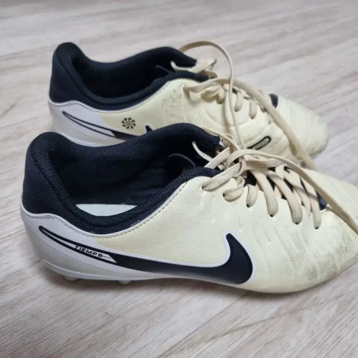 [BUNJANG] Nike Tiempo Ivory Football Boots 240 / 나이키 티엠포 축구화 아이보리색240