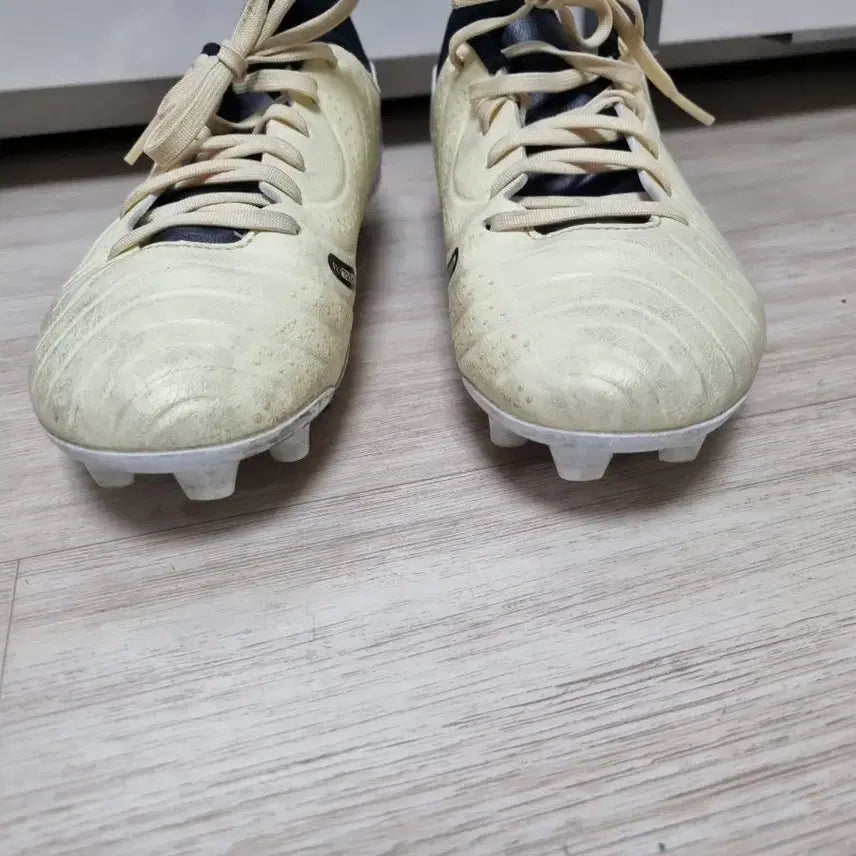 [BUNJANG] Nike Tiempo Ivory Football Boots 240 / 나이키 티엠포 축구화 아이보리색240