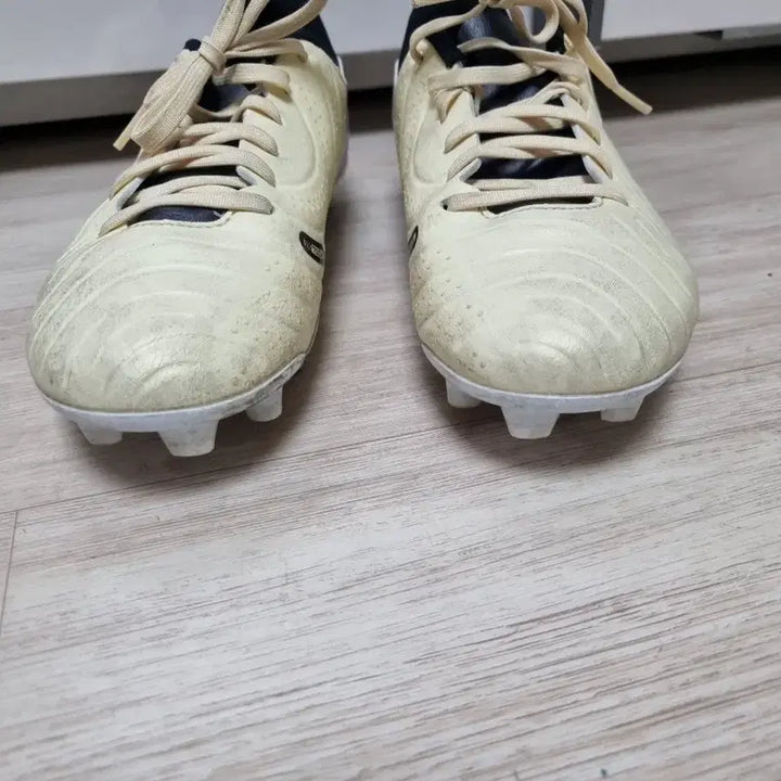 [BUNJANG] Nike Tiempo Ivory Football Boots 240 / 나이키 티엠포 축구화 아이보리색240