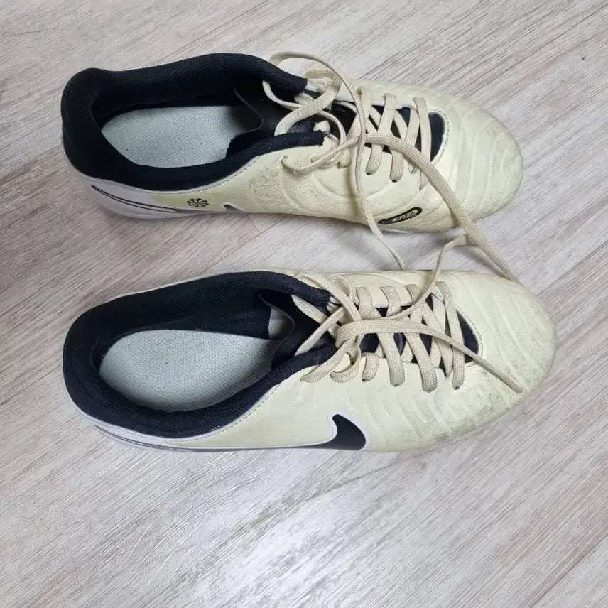 [BUNJANG] Nike Tiempo Ivory Football Boots 240 / 나이키 티엠포 축구화 아이보리색240