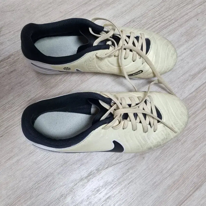 [BUNJANG] Nike Tiempo Ivory Football Boots 240 / 나이키 티엠포 축구화 아이보리색240