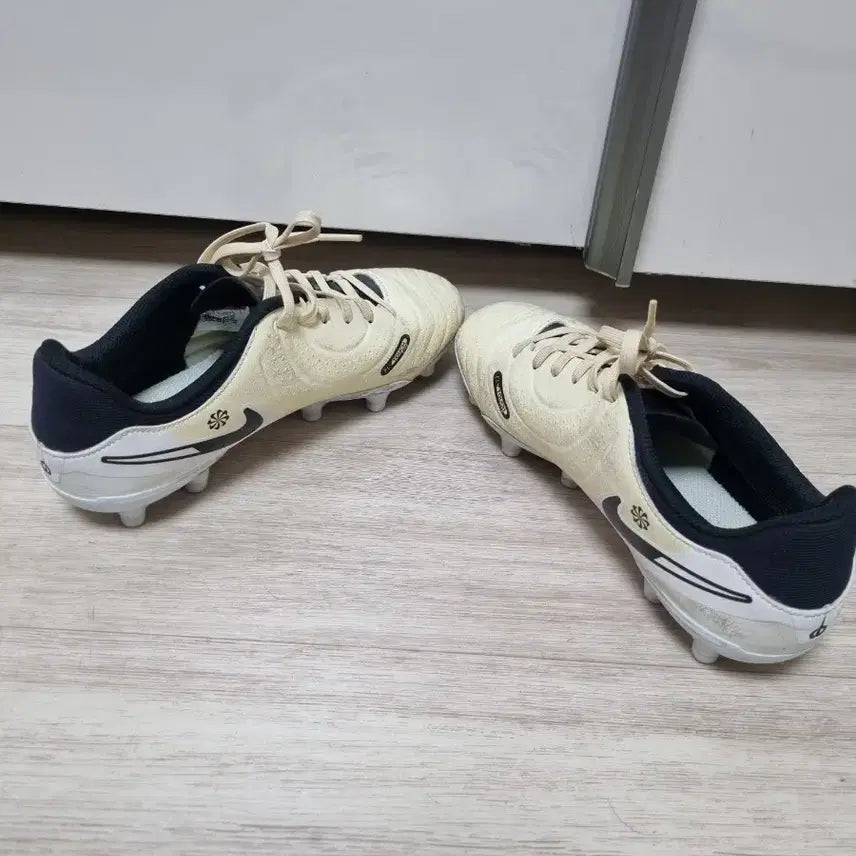 [BUNJANG] Nike Tiempo Ivory Football Boots 240 / 나이키 티엠포 축구화 아이보리색240