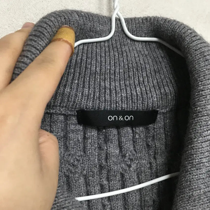 [BUNJANG] On&amp;On Cable Knit Warmer / 23 온앤온 케이블 니트 워머