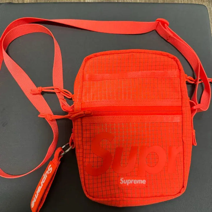 [BUNJANG] Supreme Shoulder Bag Orange 24SS + Supreme Ripstop Keychain Orange / 슈프림 숄더백 오렌지 - 24SS + 슈프림 립스탑 키체인 오렌지 - 2
