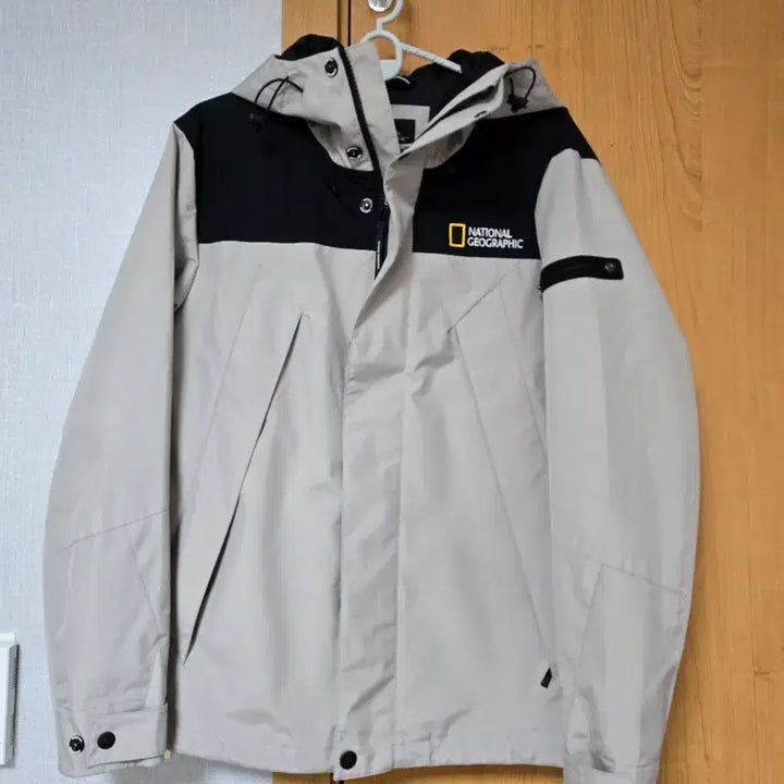 [BUNJANG] National Geographic Beige Windbreaker Jacket / 내셔널지오그래픽 베이지색 바람막이