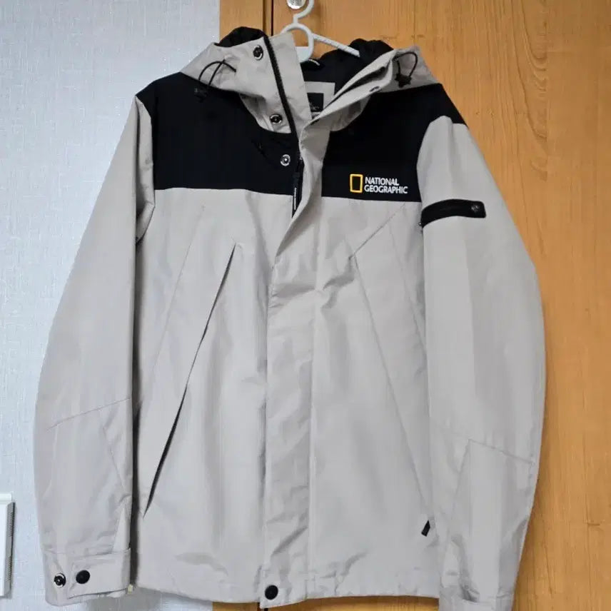 [BUNJANG] National Geographic Beige Windbreaker Jacket / 내셔널지오그래픽 베이지색 바람막이
