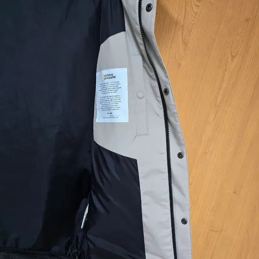 [BUNJANG] National Geographic Beige Windbreaker Jacket / 내셔널지오그래픽 베이지색 바람막이