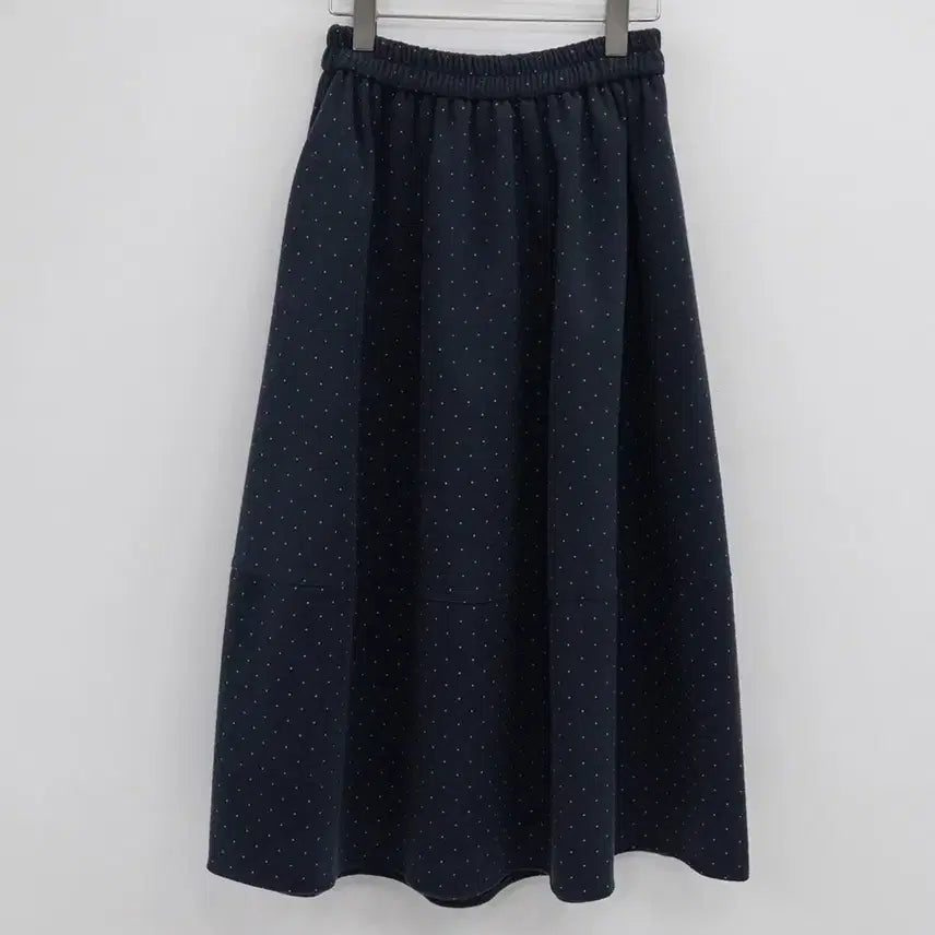 [SOLD OUT] 데일리쥬 디케인 도트 플레어 기모 밴딩 롱 스커트 치마 네이비