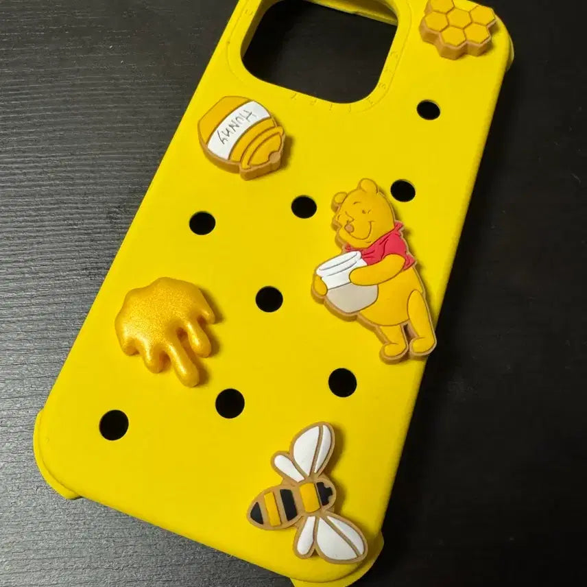 [BUNJANG] CASETiFY Winnie the Pooh Push-In Case for iPhone 15 Pro / 케이스티파이 15 pro 곰돌이 푸 푸시인 케이스