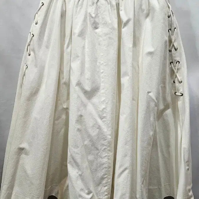 [BUNJANG] Sch White Flare Skirt / 일본제 아일렛 디자인 면100 화이트 플레어 스커트  sch