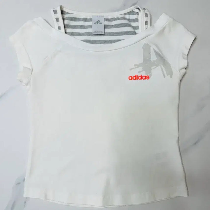 [BUNJANG] Adidas Off-Shoulder Crop Top / 아디다스 오프숄더 크롭티
