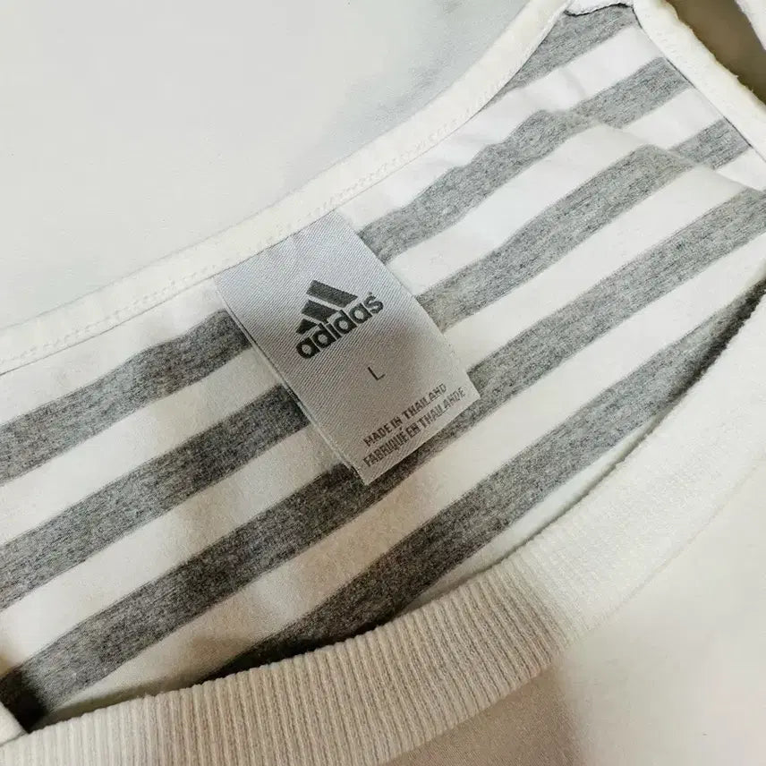[BUNJANG] Adidas Off-Shoulder Crop Top / 아디다스 오프숄더 크롭티