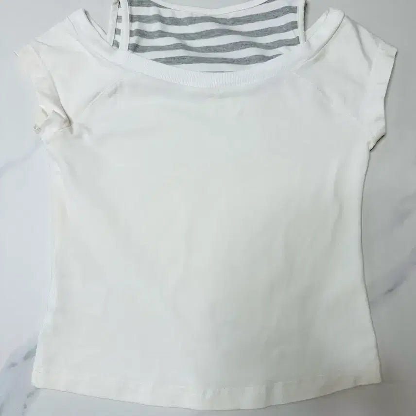 [BUNJANG] Adidas Off-Shoulder Crop Top / 아디다스 오프숄더 크롭티